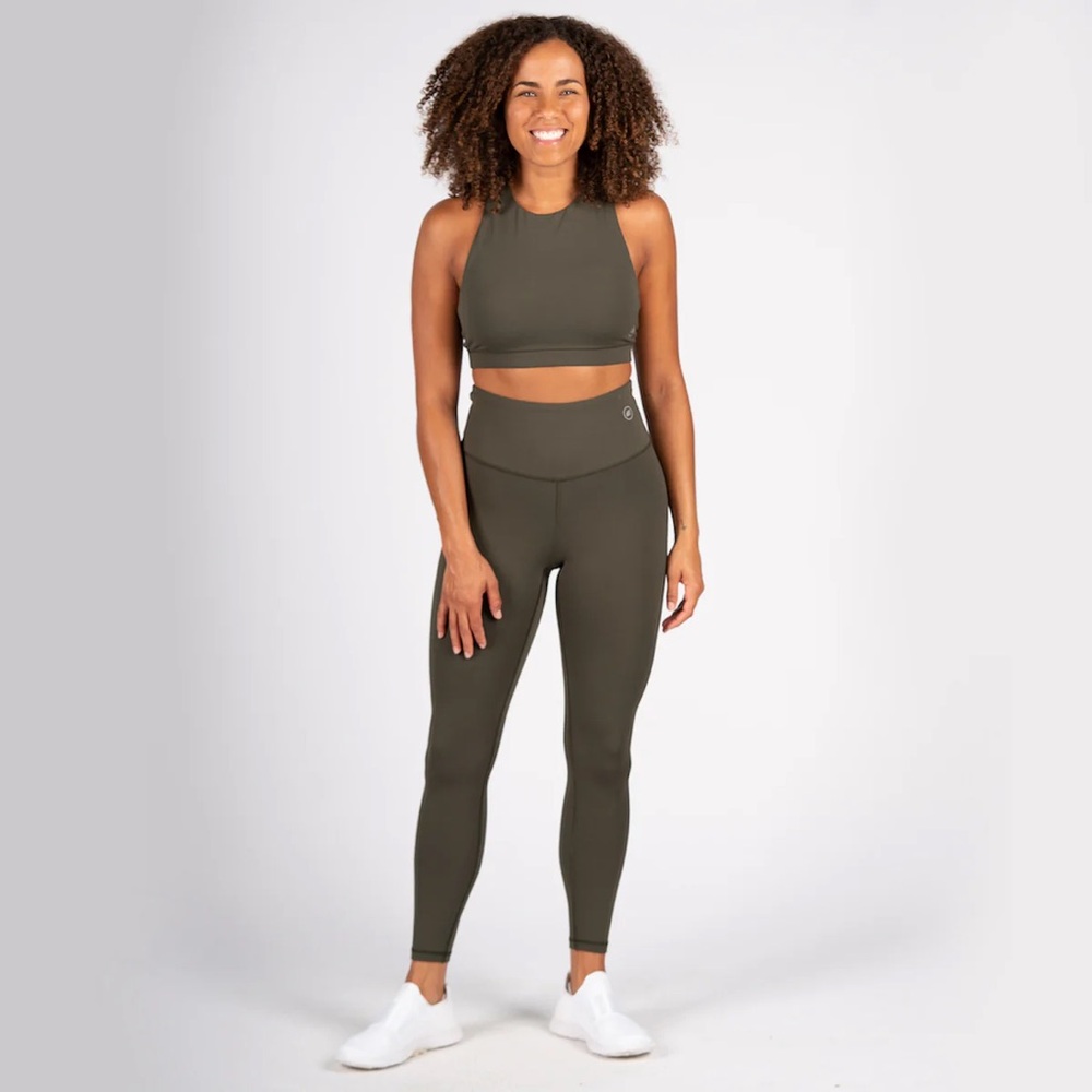 074EA.- Endeavor Athletic. DRYFORCE® Legging. Size Medium